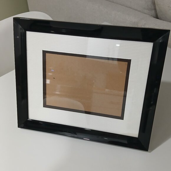 Black Acrylic 8x10in. Frame with Matte & Glass Face , Good Condition - Picture 4 of 4